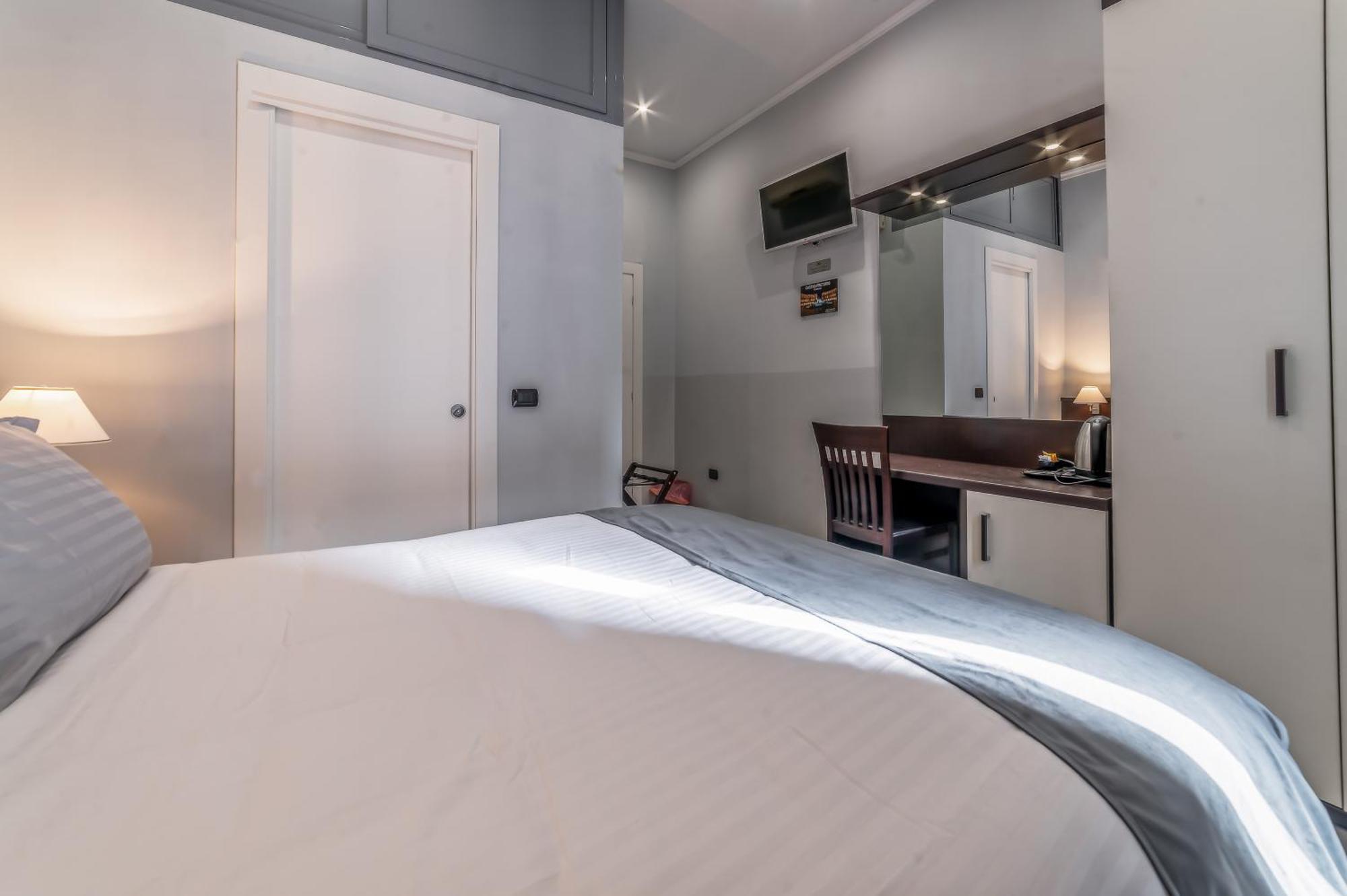 Rome In Love B&B - Termini Train Station Екстер'єр фото